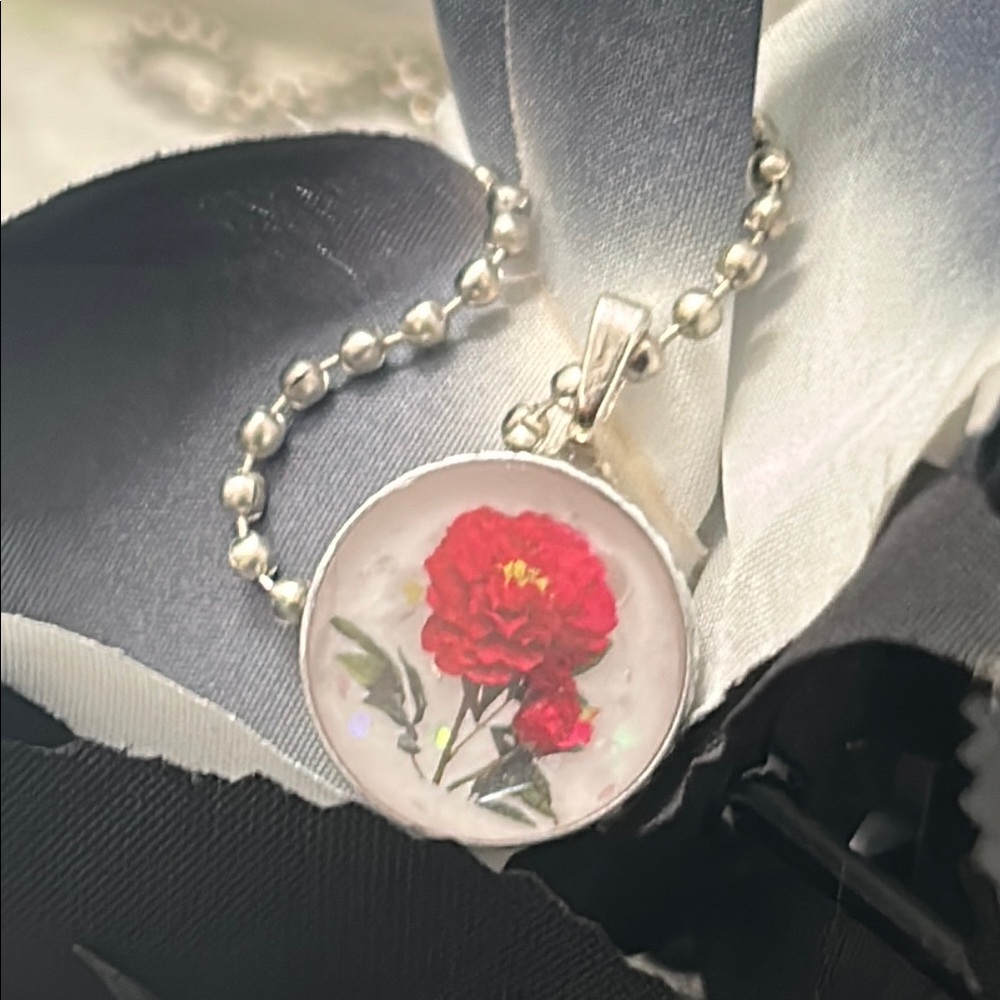 handmade Resin Floral Pendant w/Free Chain Necklace